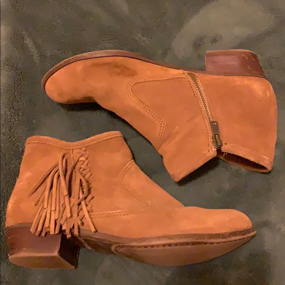 brown ankle boots with small heel